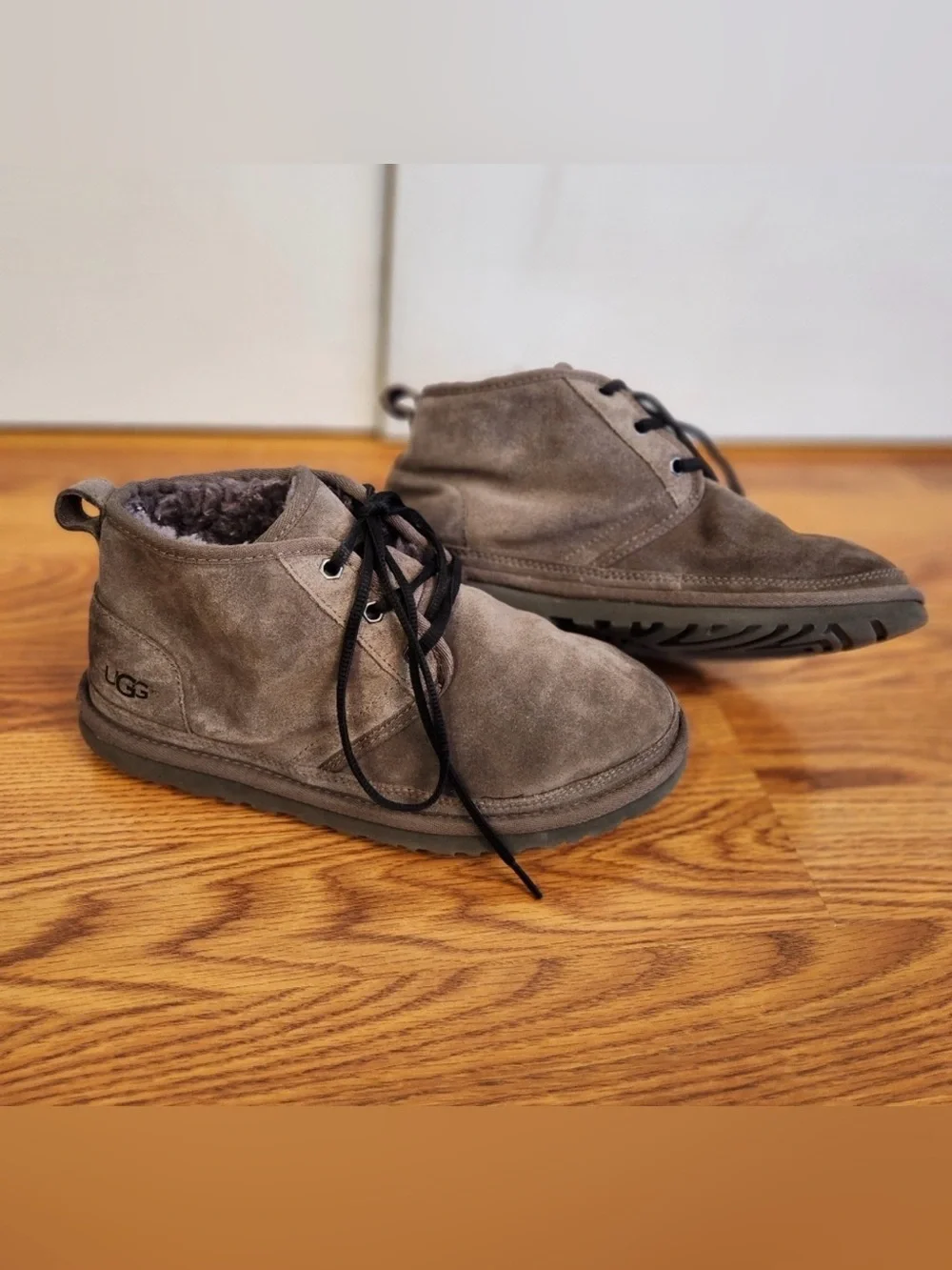 UGG Australia Neumel 3236 Men’s Size 7 Brown Suede Sheepskin Chukka  Ankle Boots